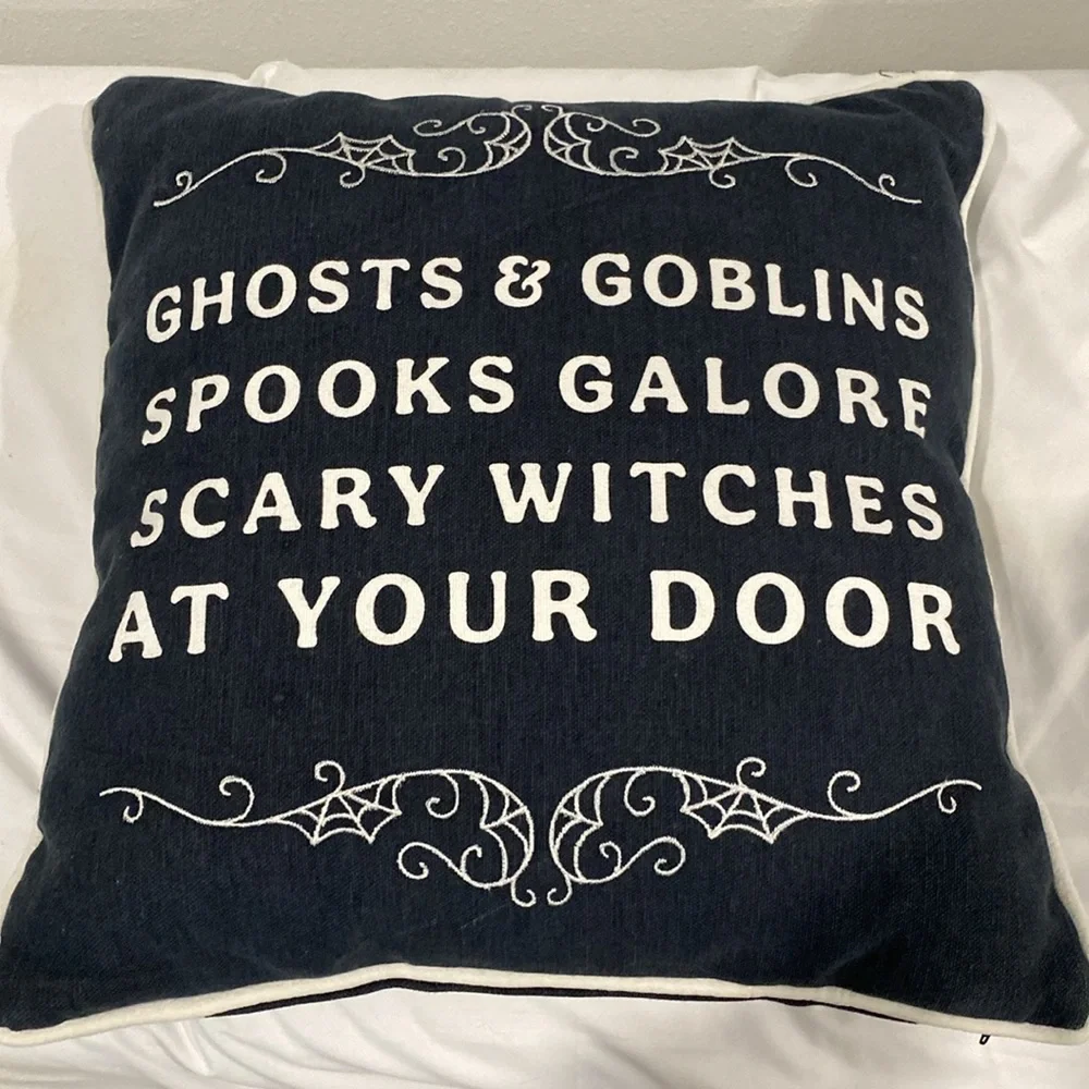 NWOT Ghosts & Goblins Cotton Decorative Throw Pillow by Full Moon Home 20 x 20